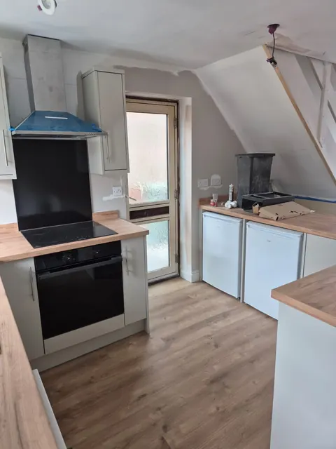 Kitchen fitted by S.E.M with grey cabinets and wood-effect worktops